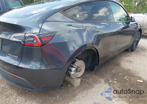 2024 Tesla Model Y Long Range Dual Motor All-Wheel Drive from USA, damaged, VIN 7SAYGDEE2RA273241